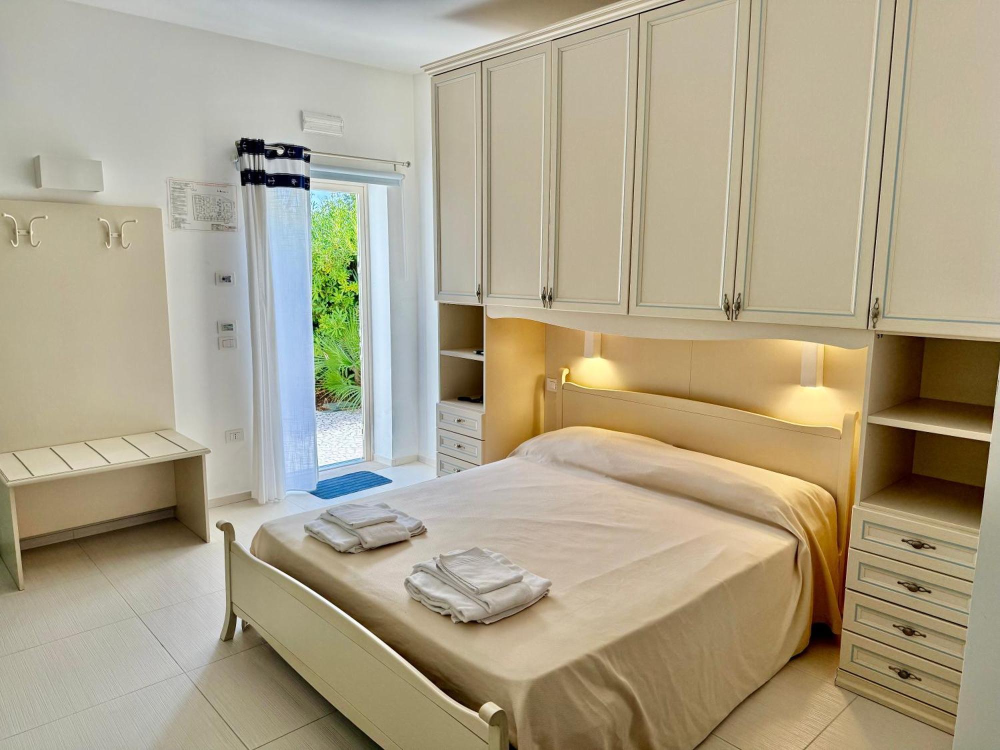 Baia Sangiorgio Hotel & Beach Club Барі Екстер'єр фото